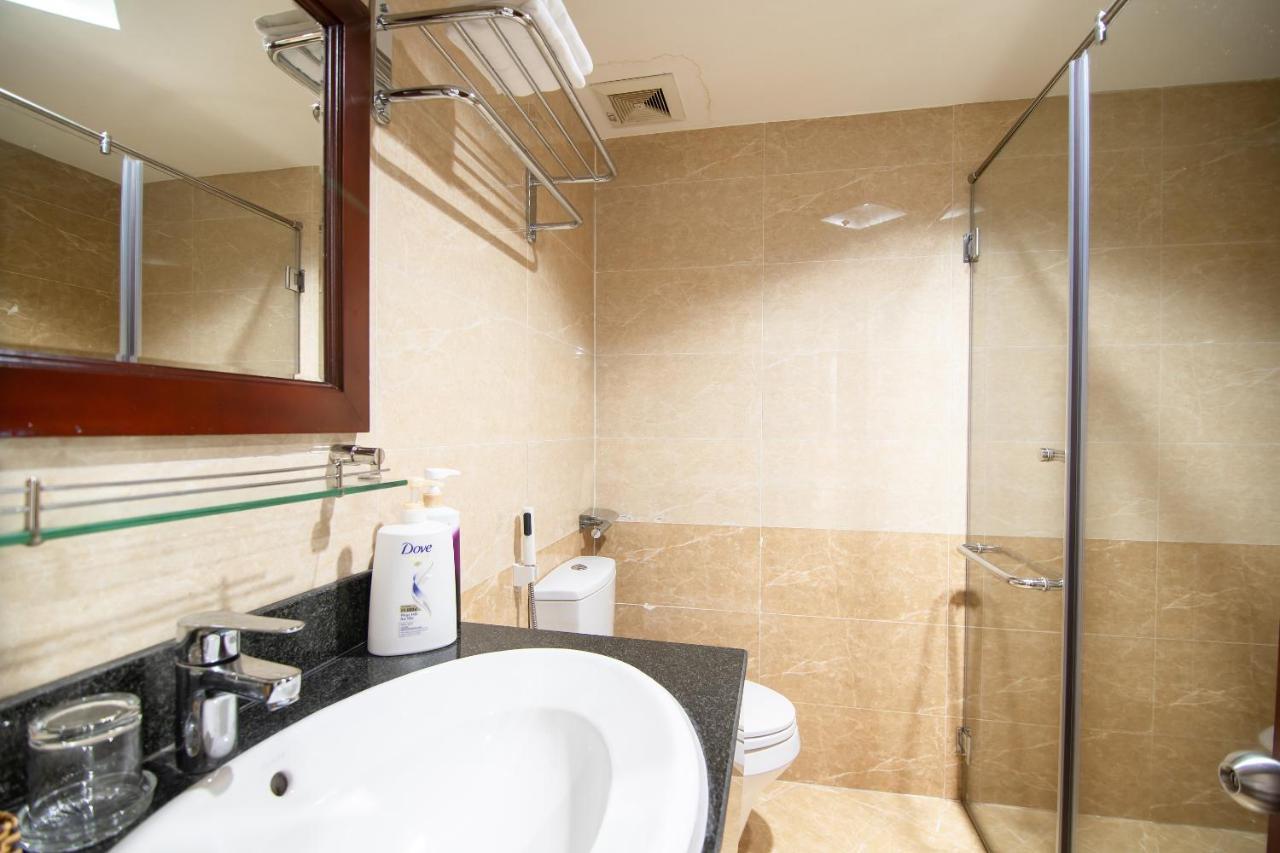 Reddoorz Plus New Sun Hotel مدينة هوشي منه المظهر الخارجي الصورة
