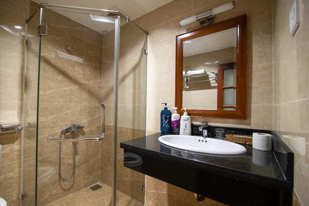 Reddoorz Plus New Sun Hotel مدينة هوشي منه المظهر الخارجي الصورة