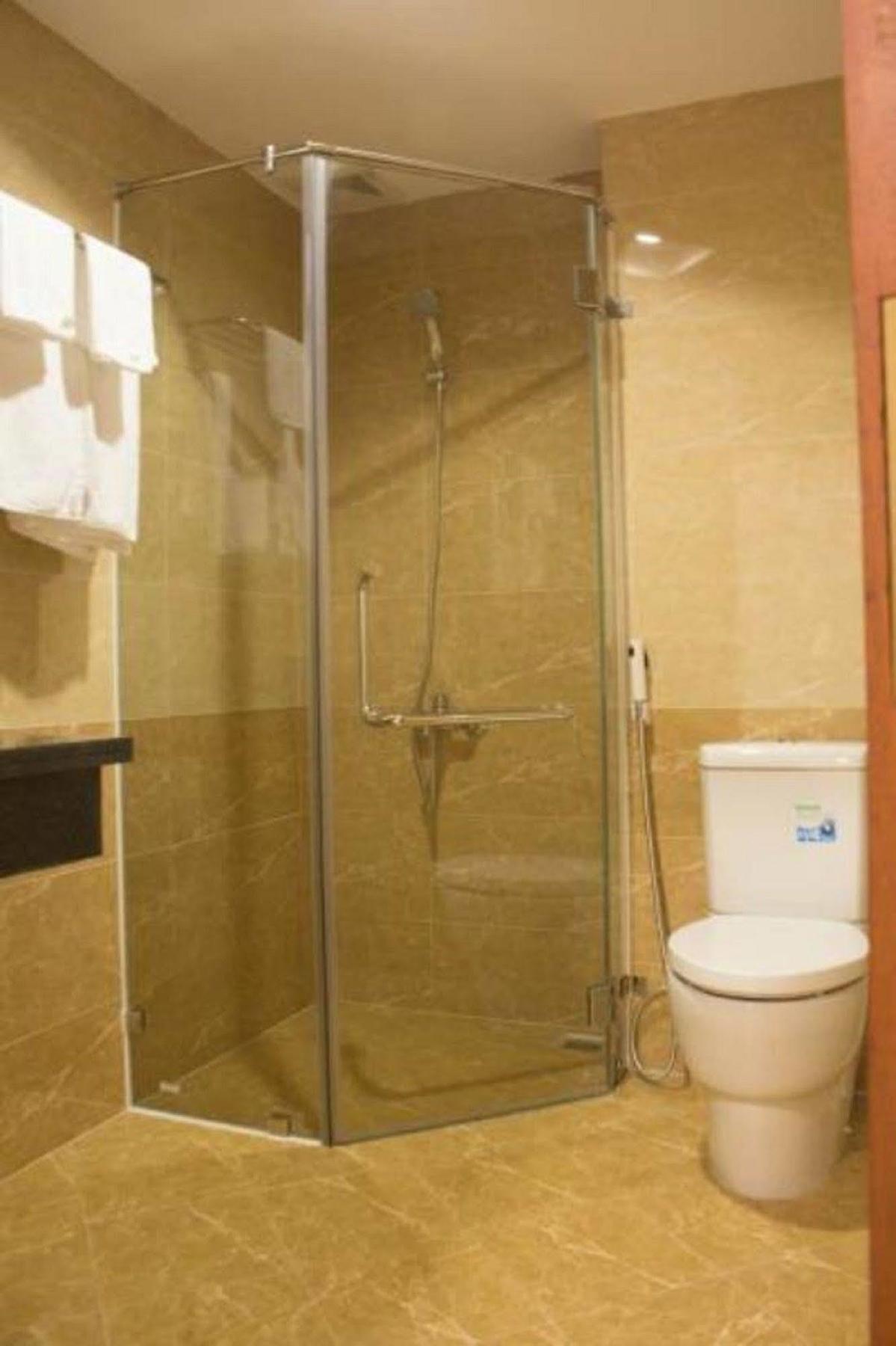 Reddoorz Plus New Sun Hotel مدينة هوشي منه المظهر الخارجي الصورة