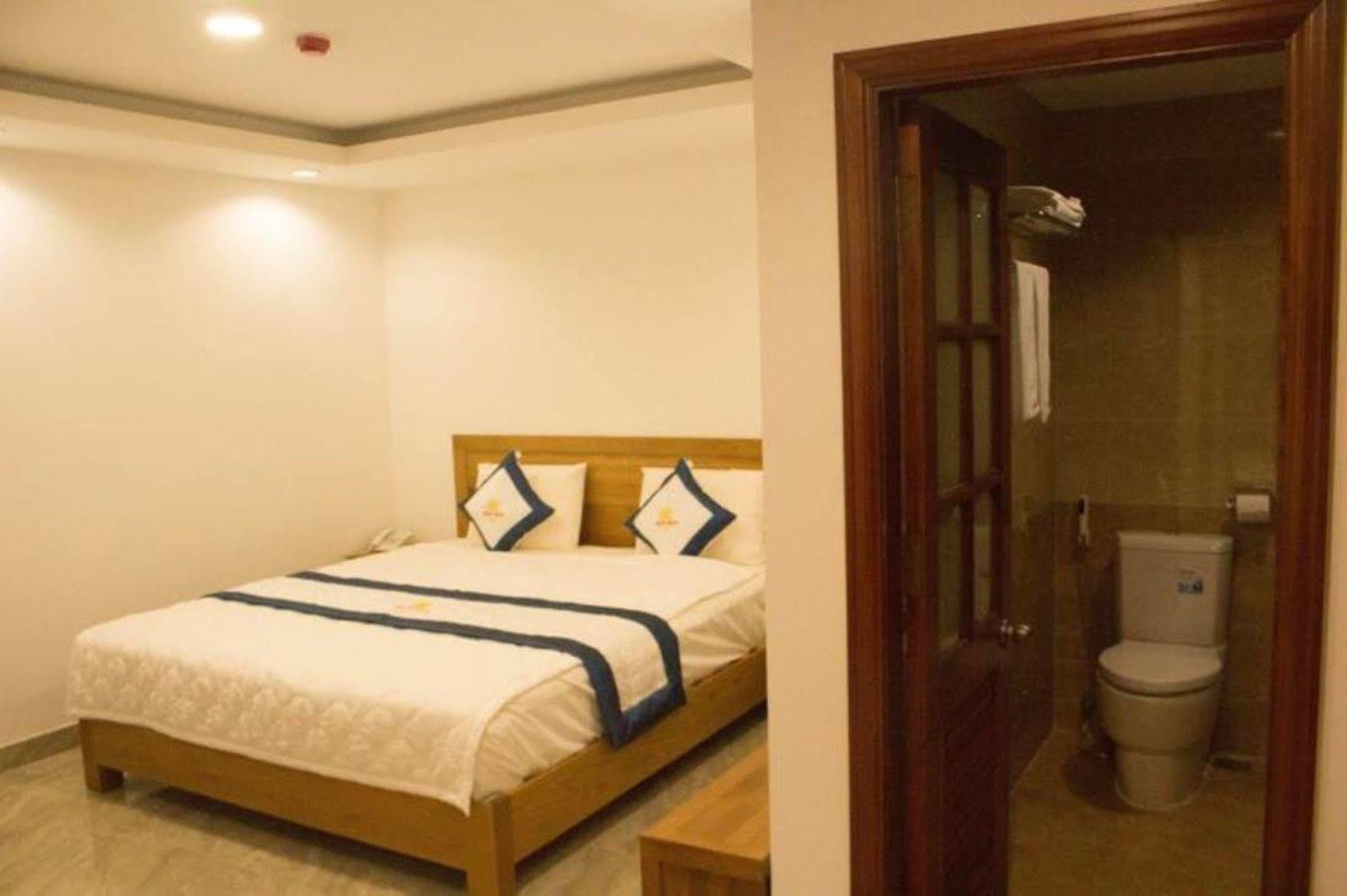 Reddoorz Plus New Sun Hotel مدينة هوشي منه المظهر الخارجي الصورة